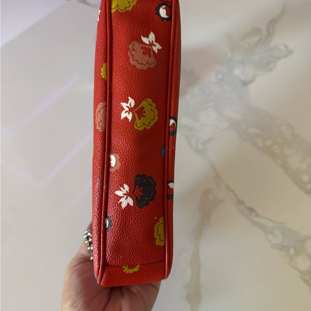 Coach Red Floral bag no callouts with hangtag - Picture 6 of 9